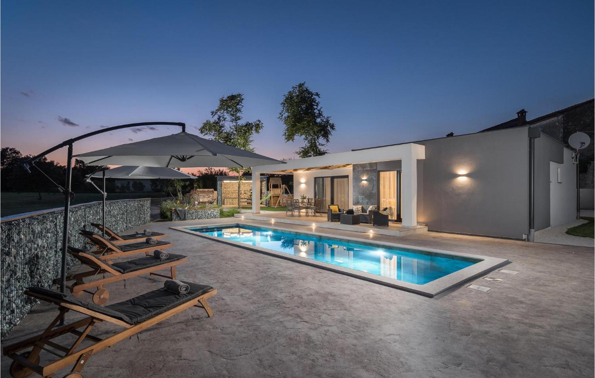 Beautiful Home In Tinjan With Jacuzzi Esterno foto