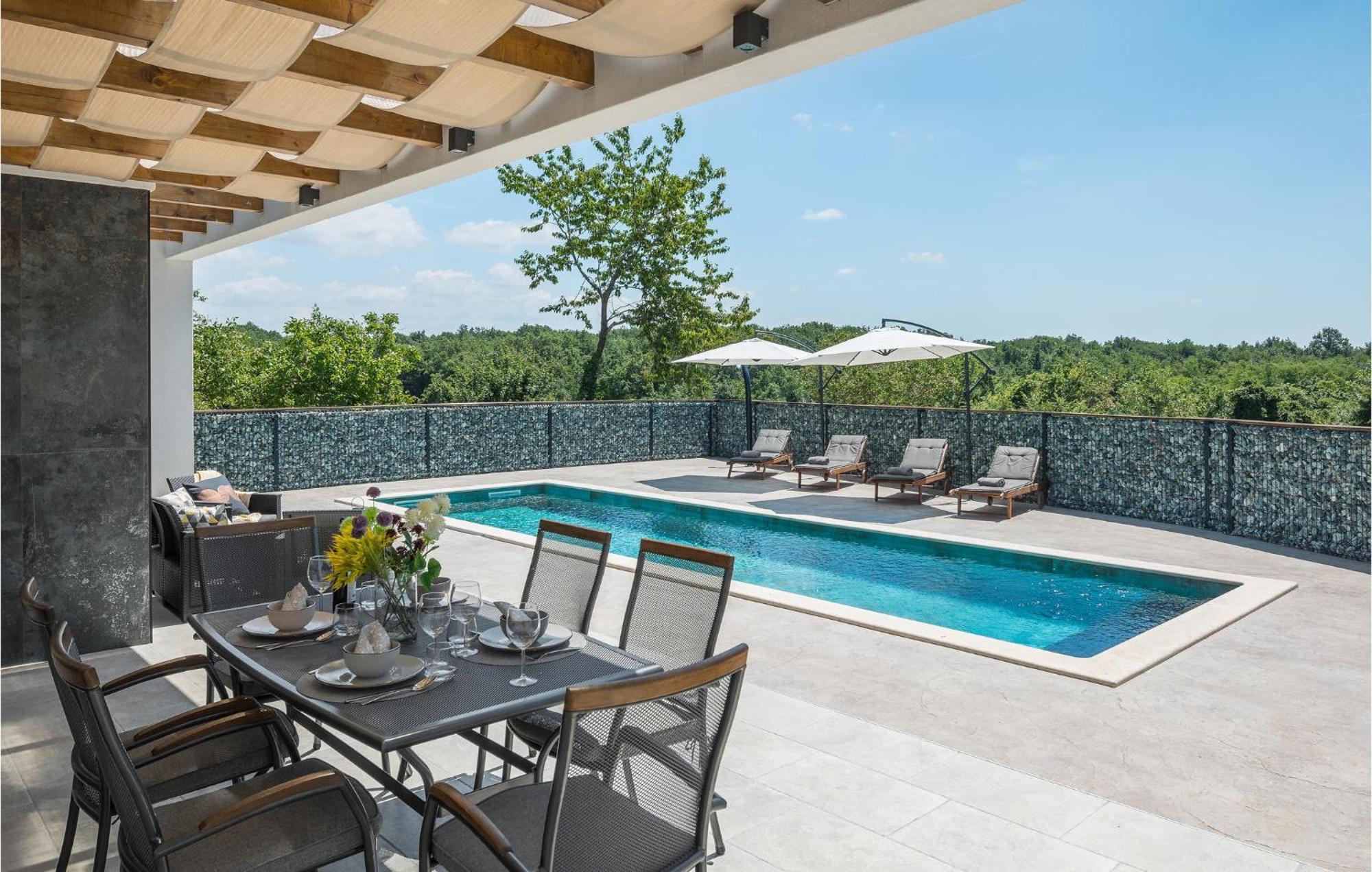 Beautiful Home In Tinjan With Jacuzzi Esterno foto