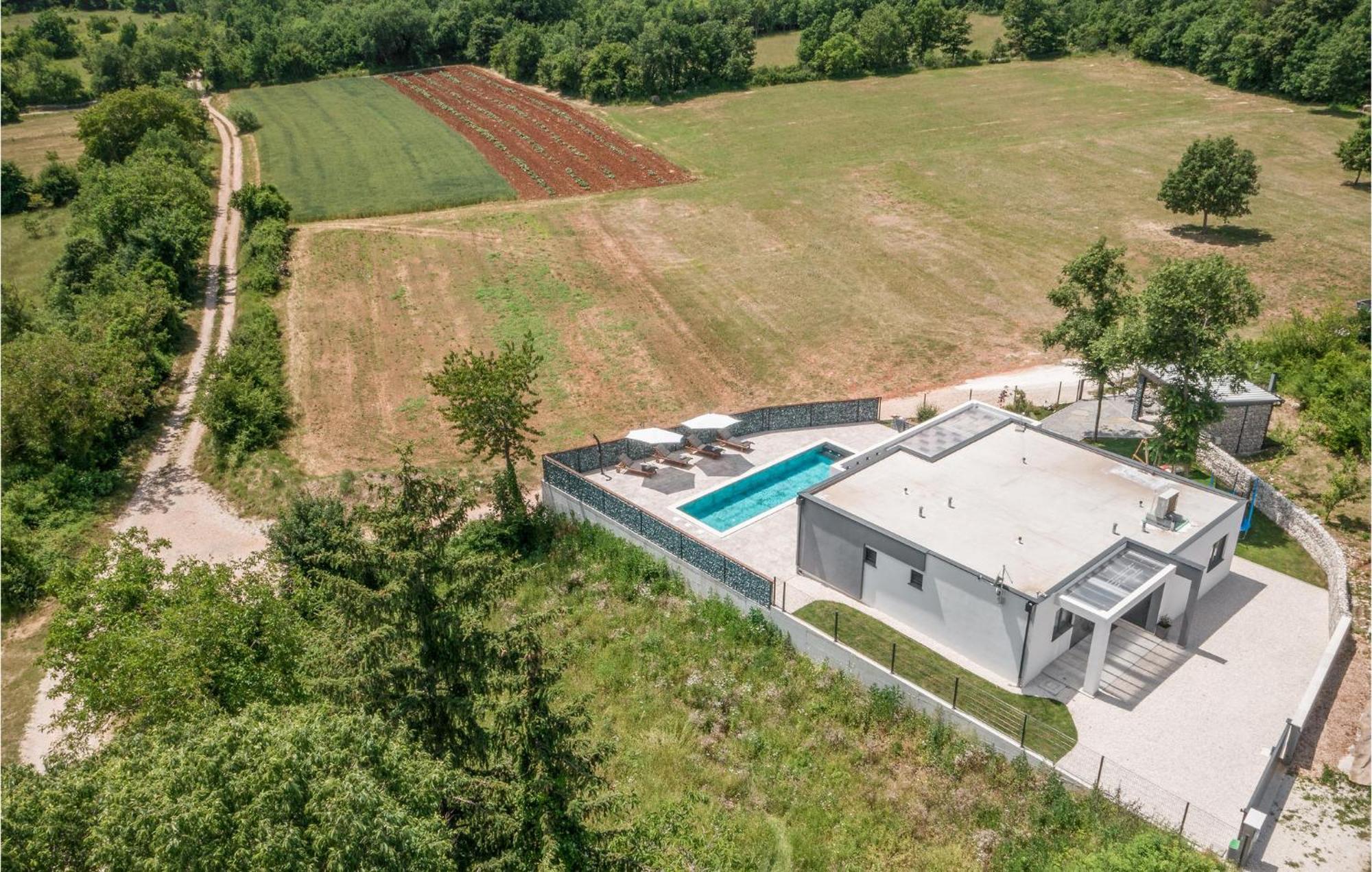 Beautiful Home In Tinjan With Jacuzzi Esterno foto
