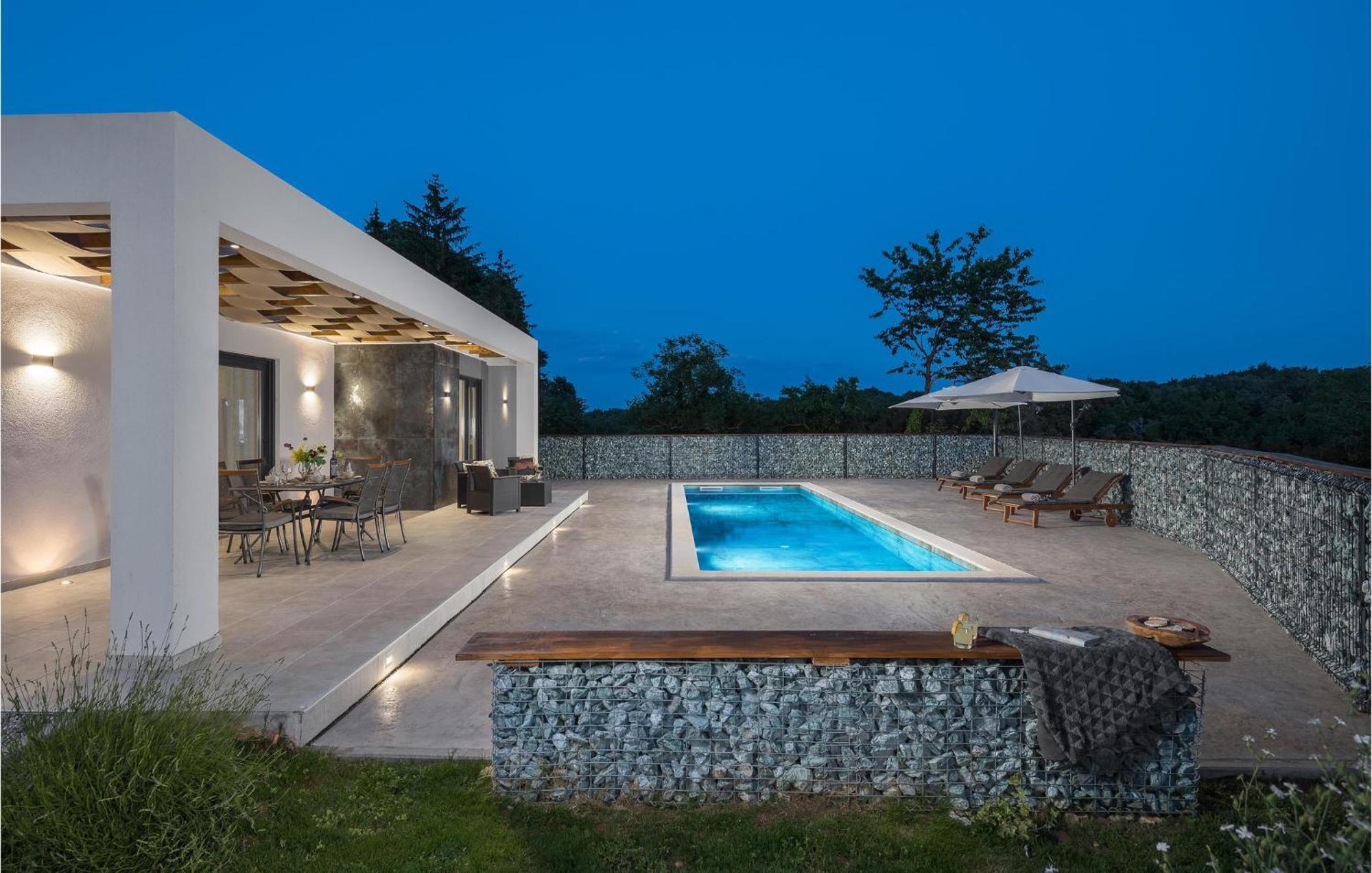 Beautiful Home In Tinjan With Jacuzzi Esterno foto
