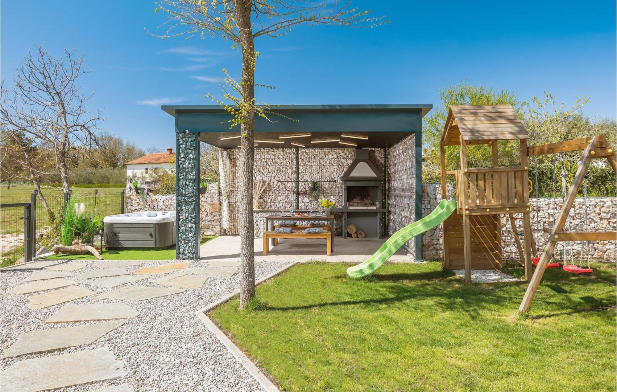 Beautiful Home In Tinjan With Jacuzzi Esterno foto